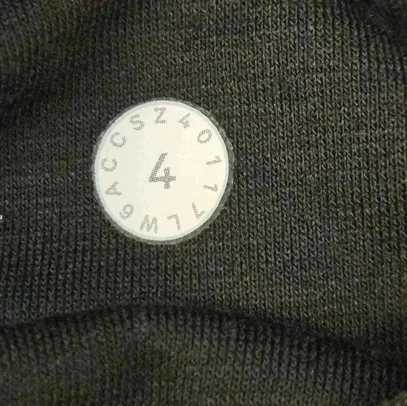 Lululemon Smooth Stride Crop Leggings. Black. Size 6 - Picture 8 of 11